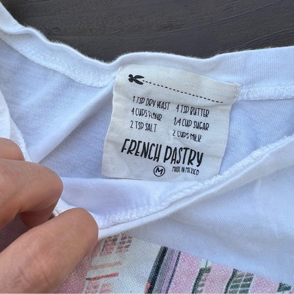 Chic California Design Crop Top - Picture 3 of 7